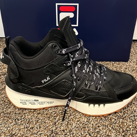 Fila sneakers size 10 - Picture 4 of 8